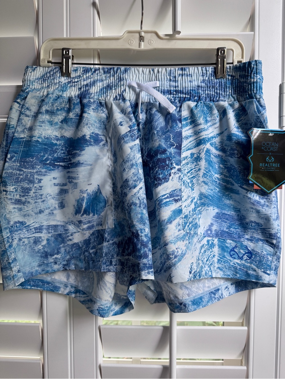 Ocean & Coast Realtree Fishing water sports shorts size Large NWT